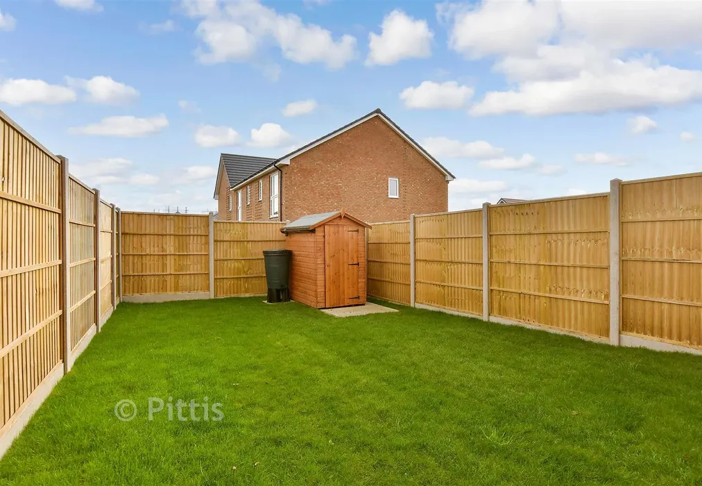 Garden - Acorn Avenue, Newport, Isle of Wight - Wards of Kent