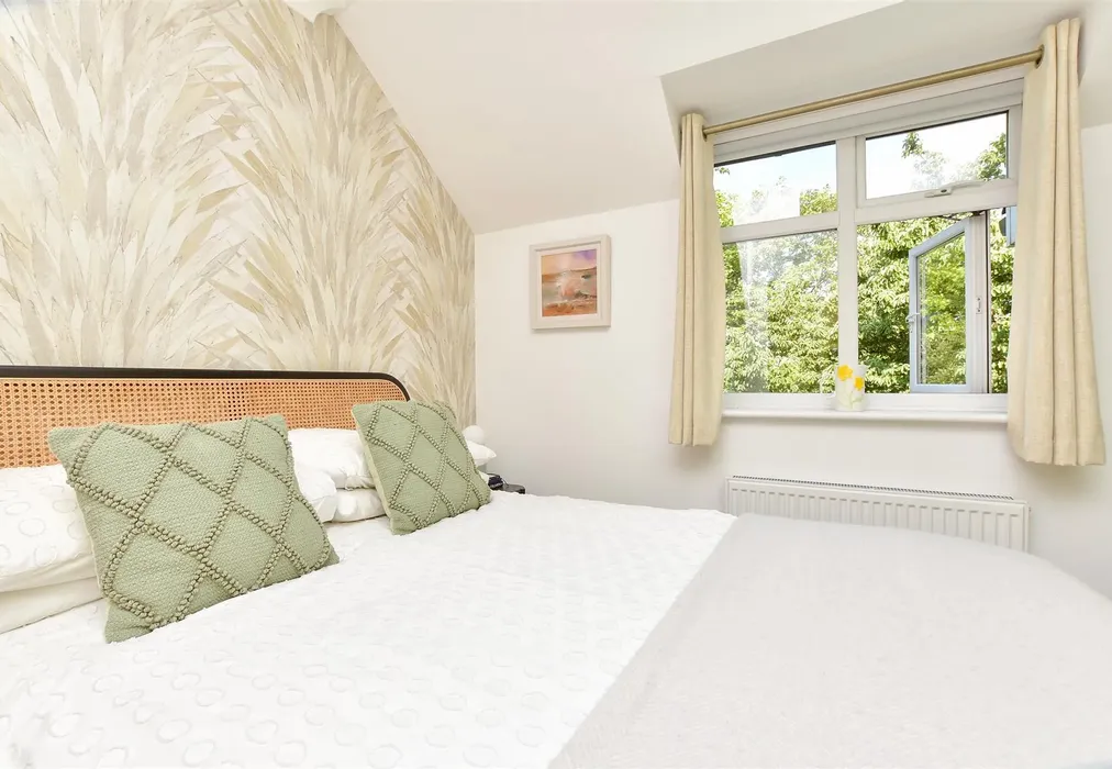 Bedroom 1 - Rose Hill, Sutton, Surrey - Wards of Kent