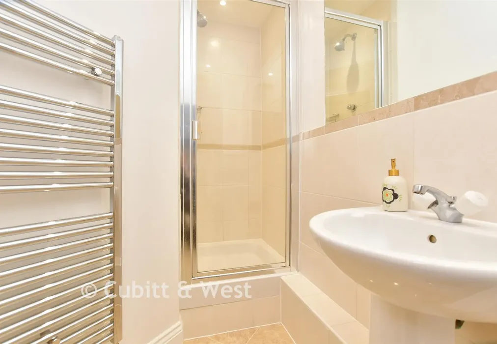 En-Suite Shower Room - Rose Hill, Sutton, Surrey - Wards of Kent