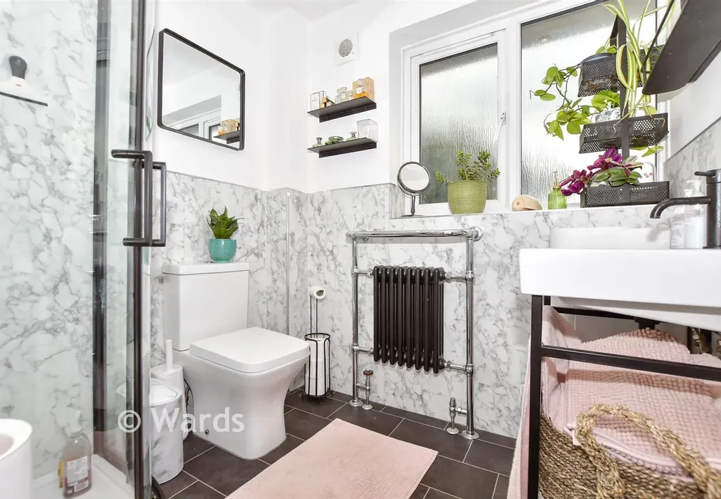 Shower Room - Wellington Place, Sandgate, Kent - Wards of Kent