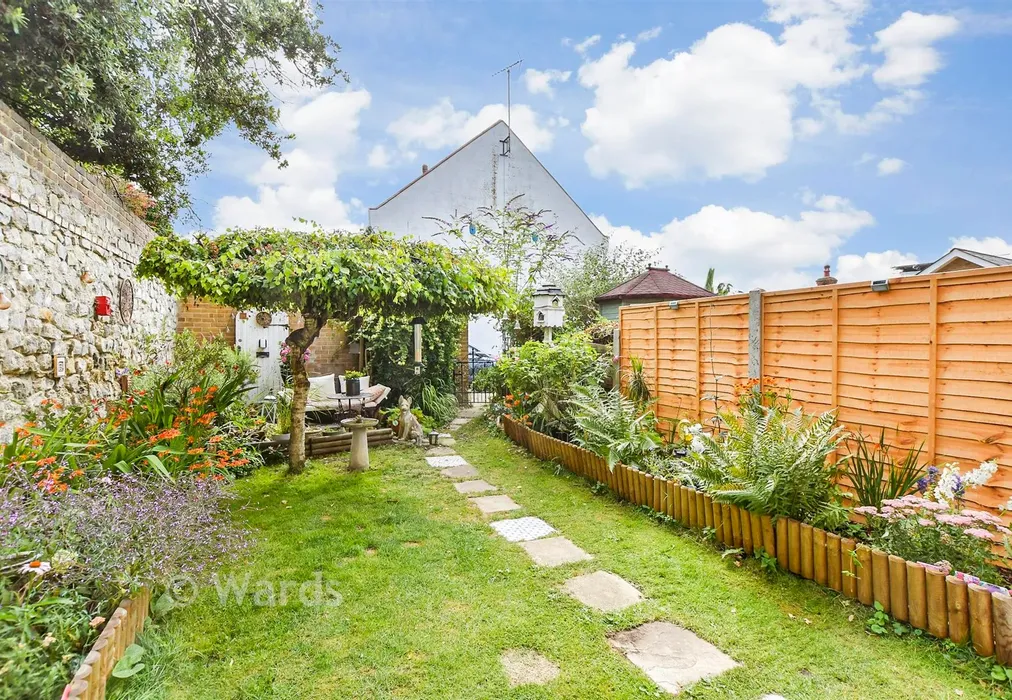 Rear Garden - Wellington Place, Sandgate, Kent - Wards of Kent
