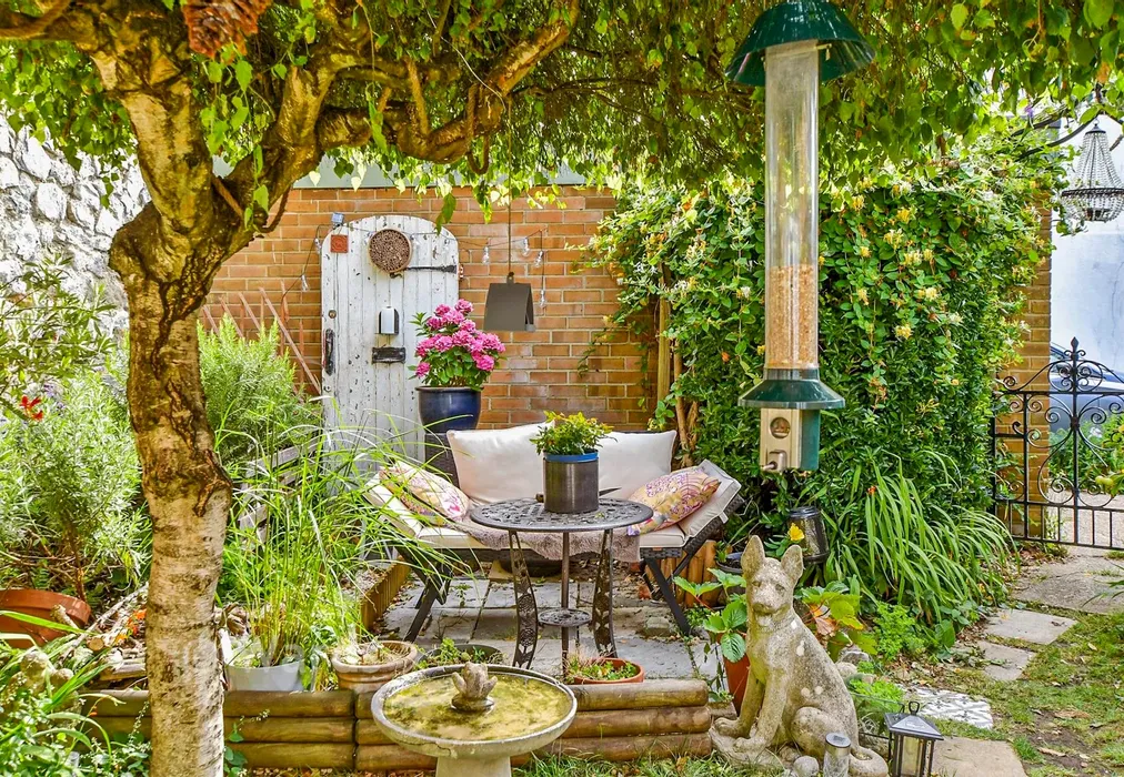 External Lifestyle Photograph - Wellington Place, Sandgate, Kent - Wards of Kent