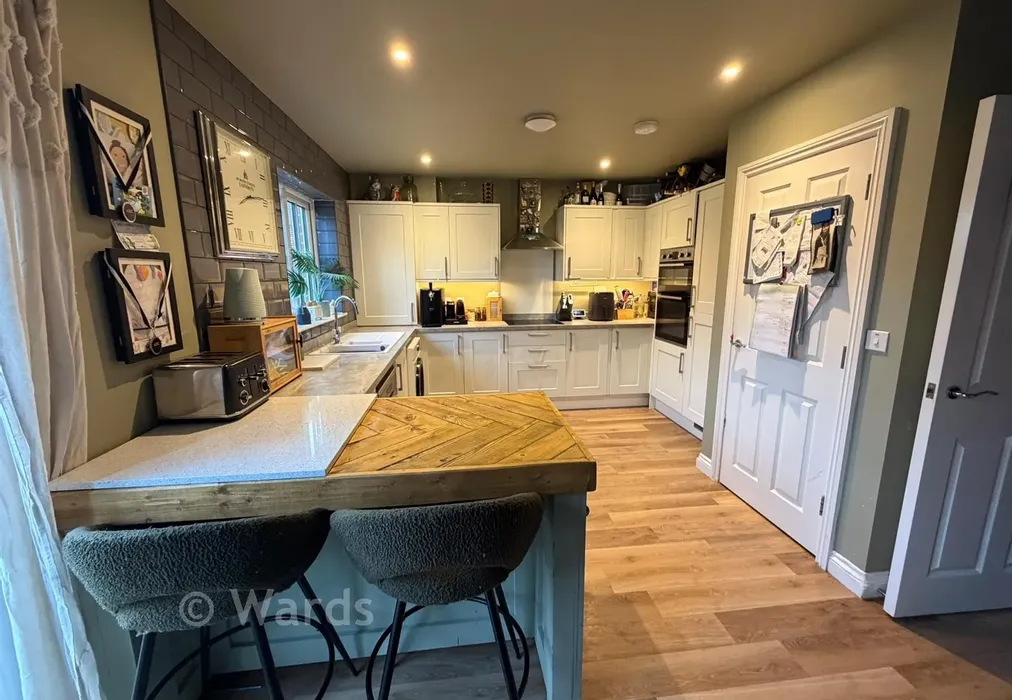 Kitchen Island - Fullers Way, Biddenden, Kent - Wards of Kent