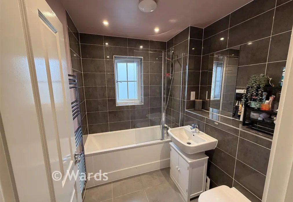 Bathroom - Fullers Way, Biddenden, Kent - Wards of Kent