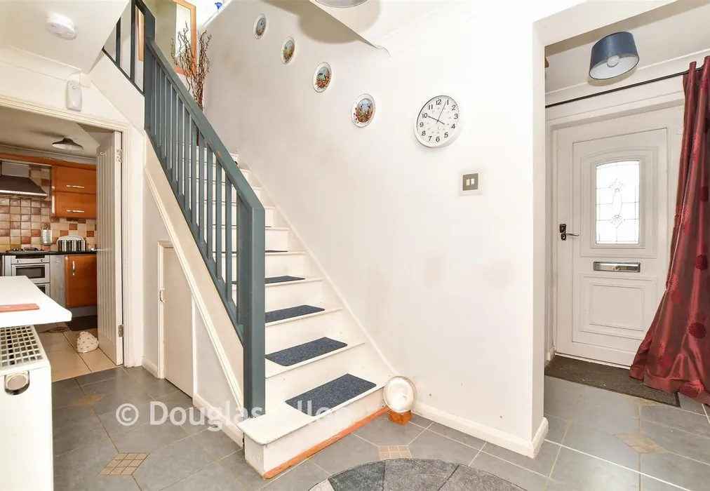 Hallway - Eastley, Basildon, Essex - Wards of Kent