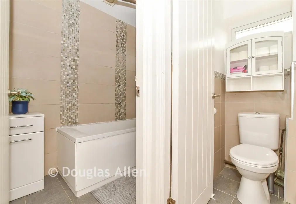 Internal Lifestyle Photograph - Eastley, Basildon, Essex - Wards of Kent