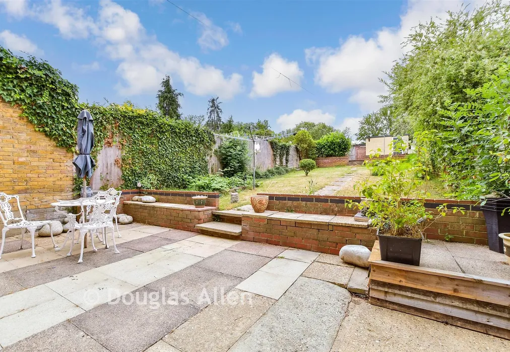 Rear Garden - Eastley, Basildon, Essex - Wards of Kent