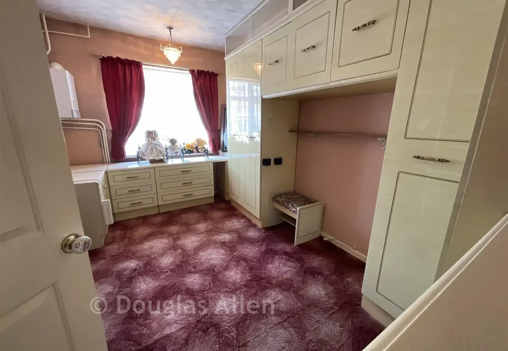 Bedroom - Finchingfield Avenue, Woodford Green, Essex - Wards of Kent