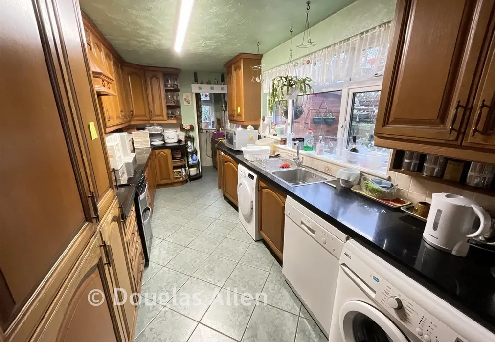 Kitchen - Finchingfield Avenue, Woodford Green, Essex - Wards of Kent