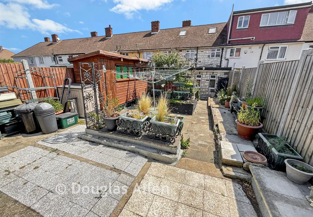 Rear Garden - Finchingfield Avenue, Woodford Green, Essex - Wards of Kent