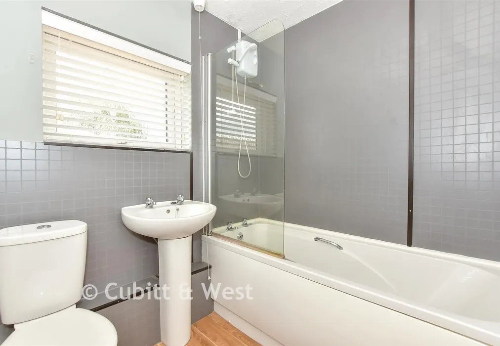 Bathroom - Starina Gardens, Waterlooville, Hampshire - Wards of Kent