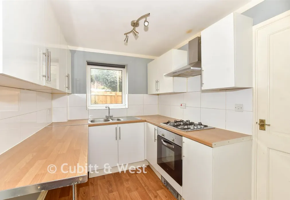 Kitchen - Starina Gardens, Waterlooville, Hampshire - Wards of Kent