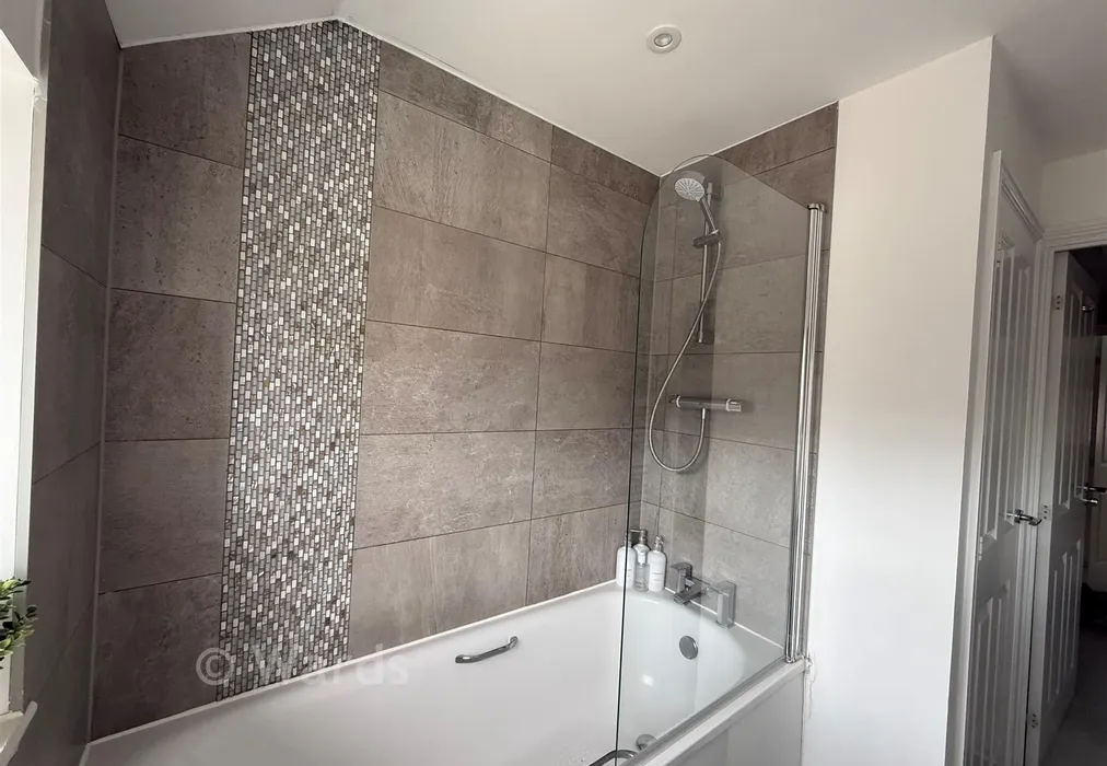 Bathroom - Packham Drive, Tonbridge, Kent - Wards of Kent