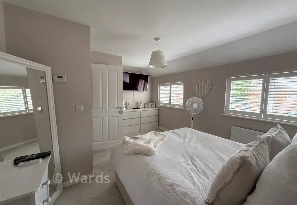 Bedroom 1 - Packham Drive, Tonbridge, Kent - Wards of Kent