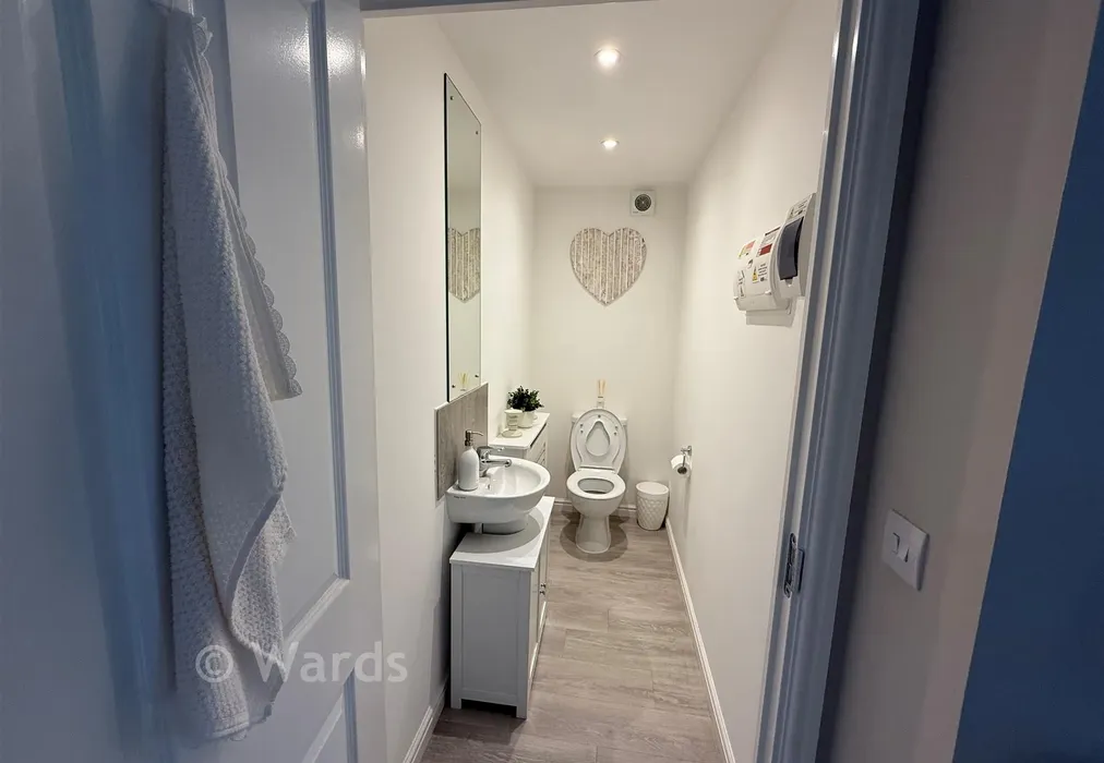 Cloakroom - Packham Drive, Tonbridge, Kent - Wards of Kent