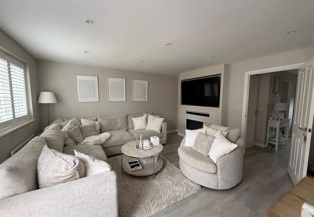 Lounge - Packham Drive, Tonbridge, Kent - Wards of Kent