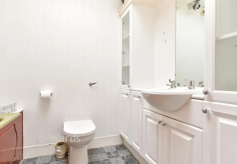 Bathroom - Sylvan Road, Rainham, Gillingham, Kent - Wards of Kent