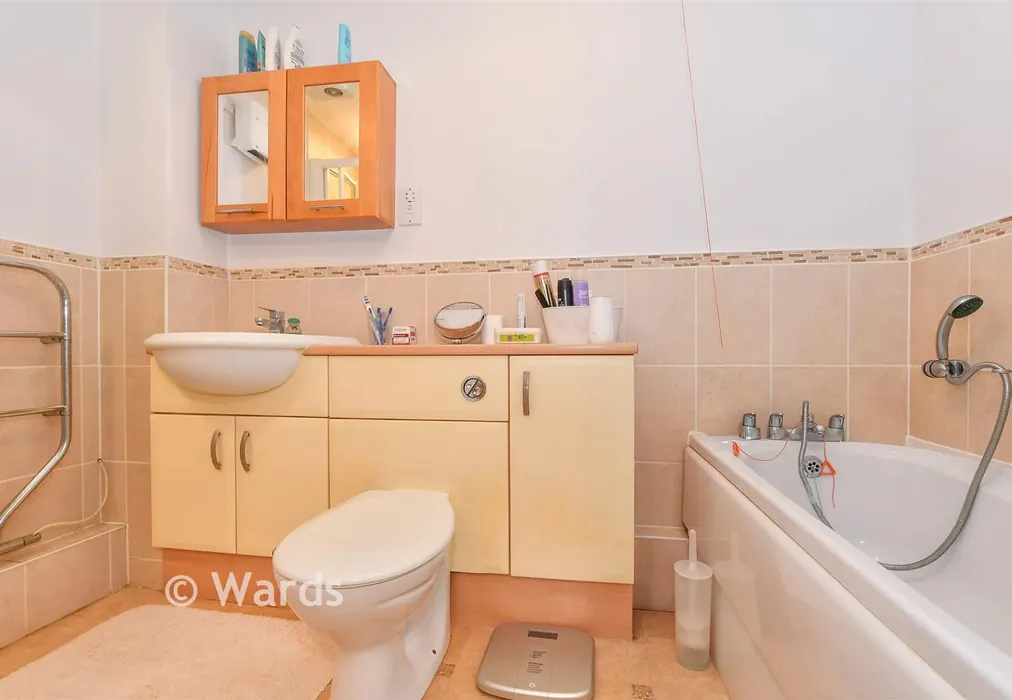 Bathroom - Hoxton Close, Ashford, Kent - Wards of Kent