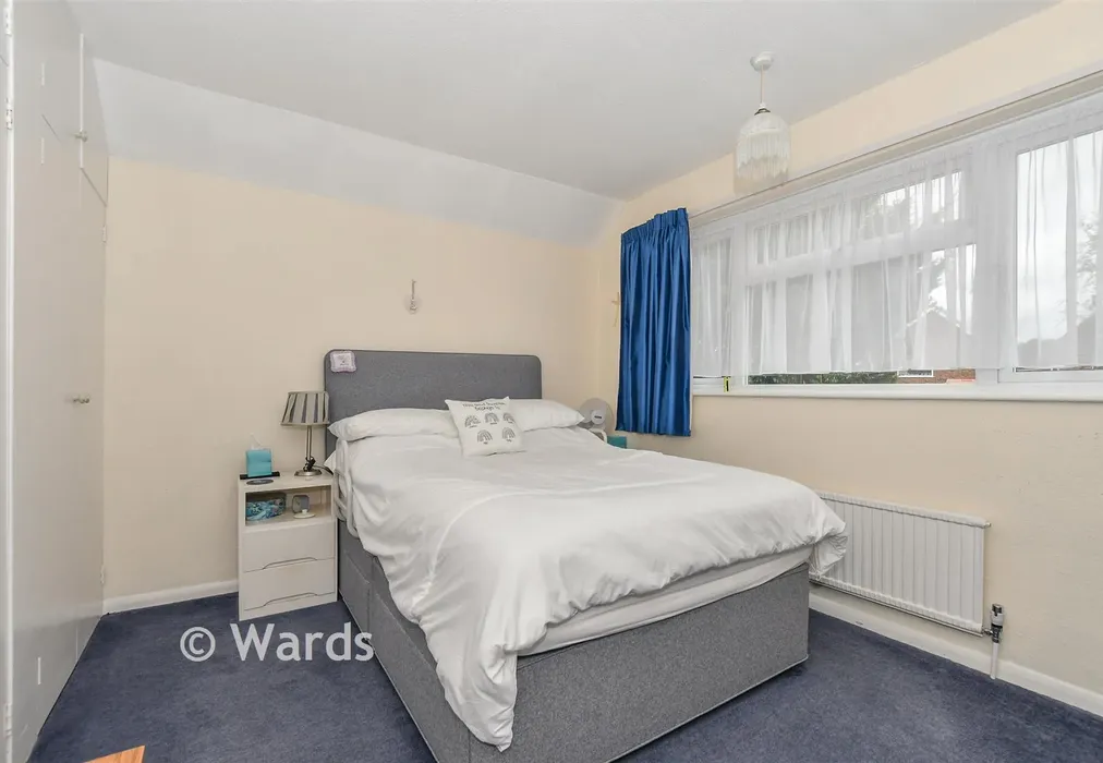 Bedroom 1 - Glebelands, Biddenden, Kent - Wards of Kent