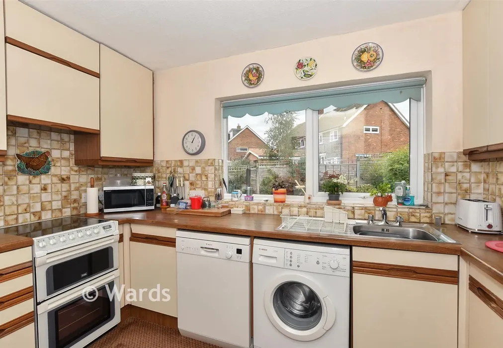 Kitchen - Glebelands, Biddenden, Kent - Wards of Kent