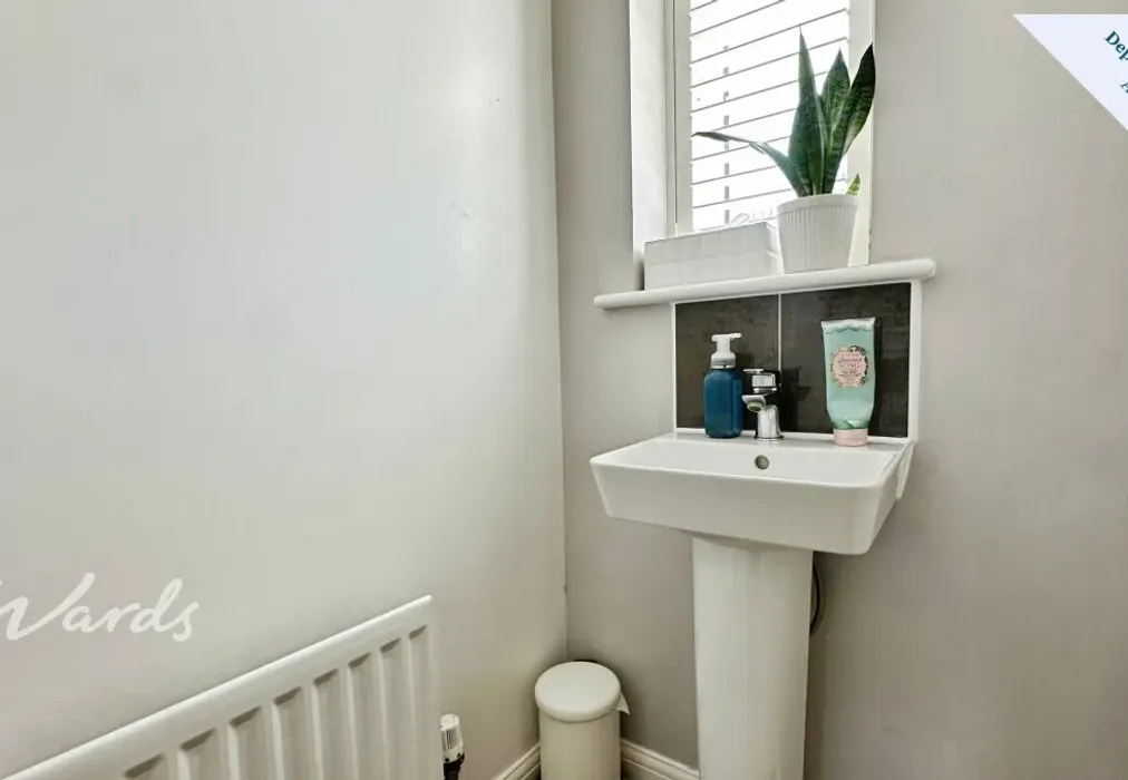Cloakroom - Longsole Way Maidstone ME16 - Wards of Kent