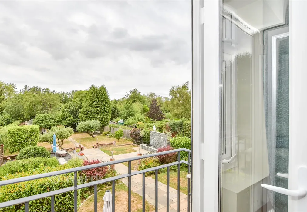 Internal Lifestyle Photograph - Walnut Tree Lane, Loose, Maidstone, Kent - Wards of Kent
