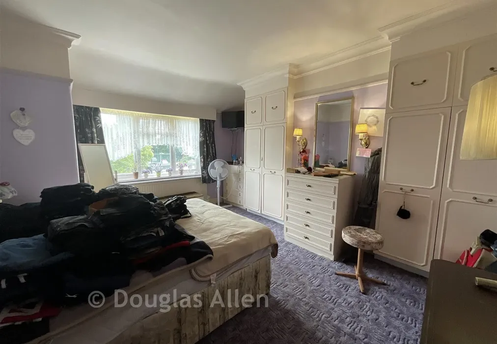 Bedroom - High Street South, London - Wards of Kent