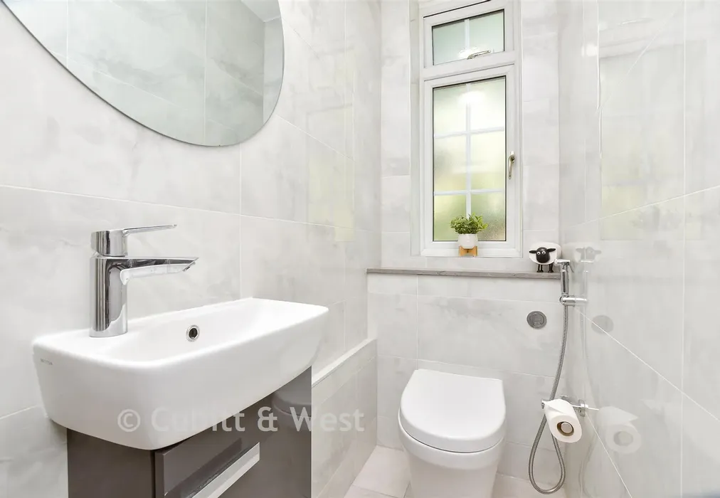 Separate WC - Worcester Road, Sutton, Surrey - Wards of Kent