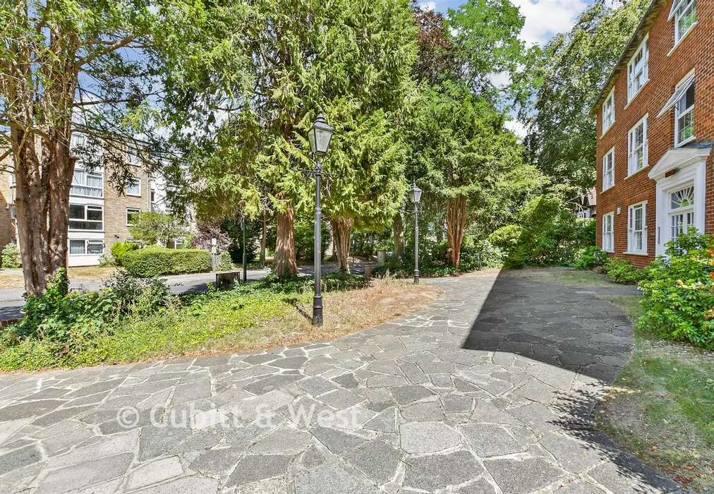 Driveway/Parking - Worcester Road, Sutton, Surrey - Wards of Kent