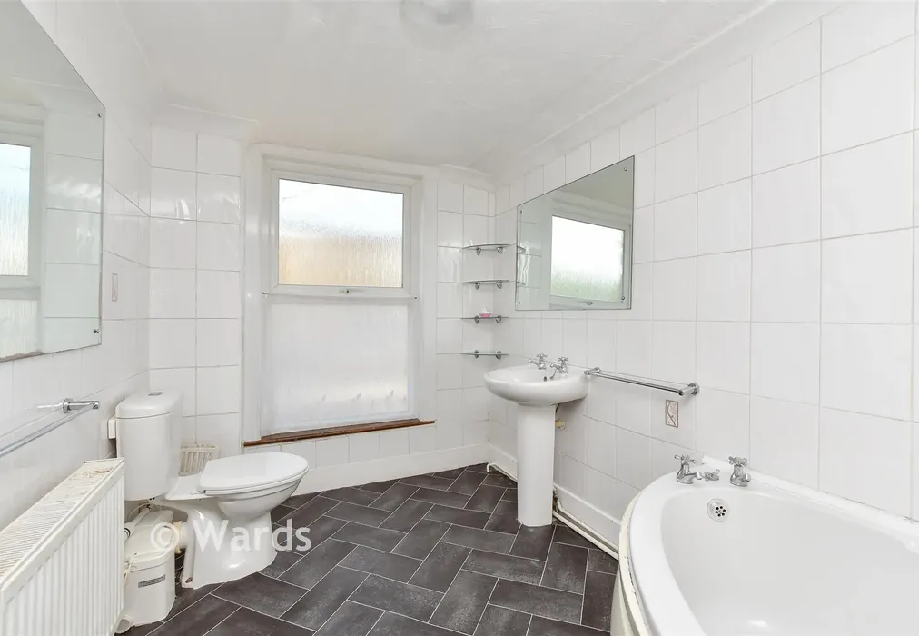 Bathroom - Acorn Street, Sheerness, Kent - Wards of Kent