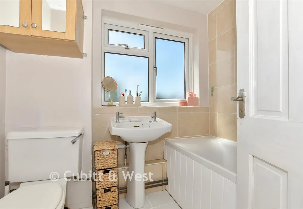 Bathroom - Hardy Close, Horsham, West Sussex - Wards of Kent