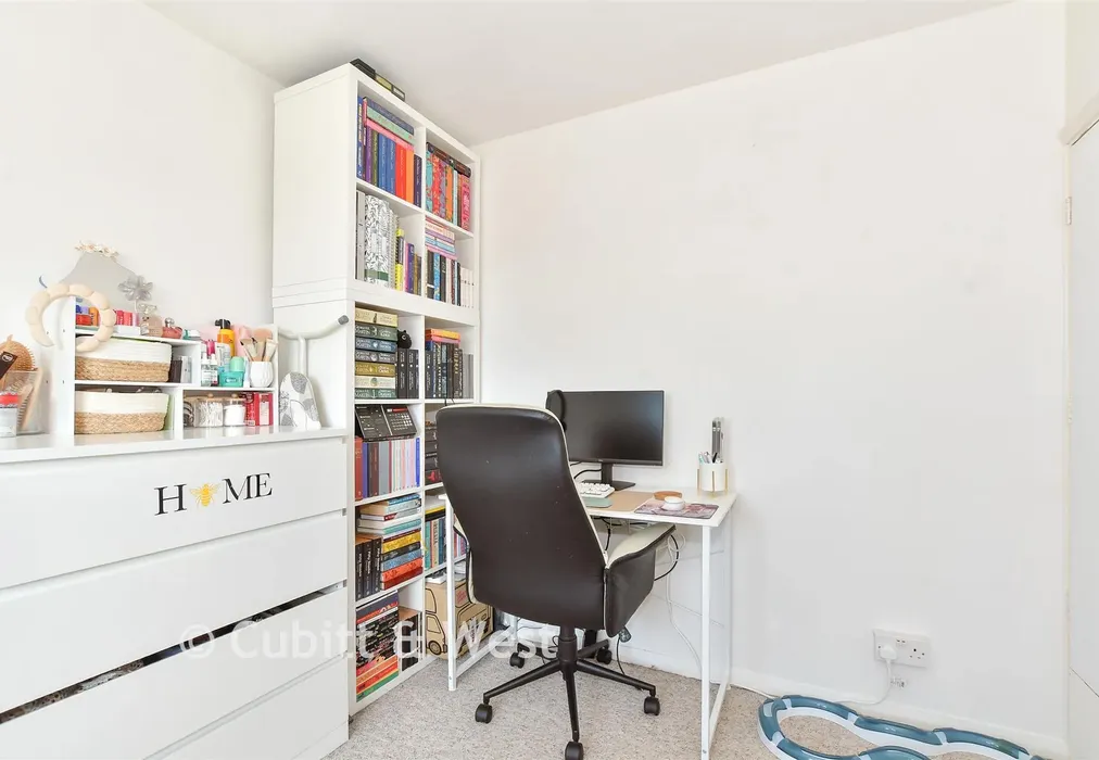 Bedroom 2 - Hardy Close, Horsham, West Sussex - Wards of Kent