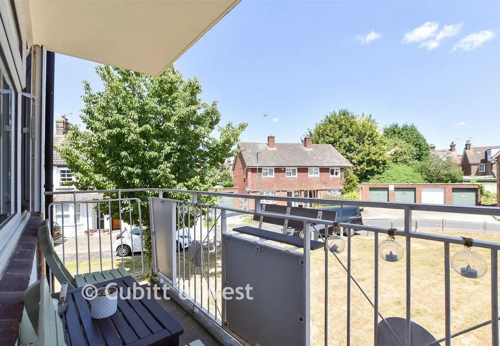 Balcony - Hardy Close, Horsham, West Sussex - Wards of Kent