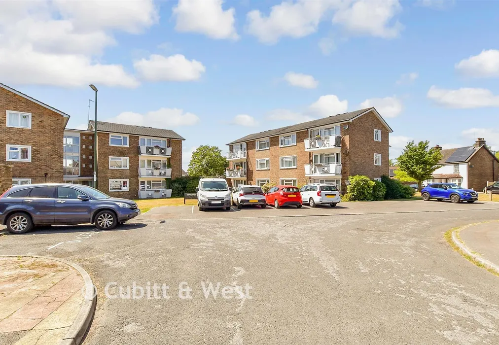 Driveway/Parking - Hardy Close, Horsham, West Sussex - Wards of Kent
