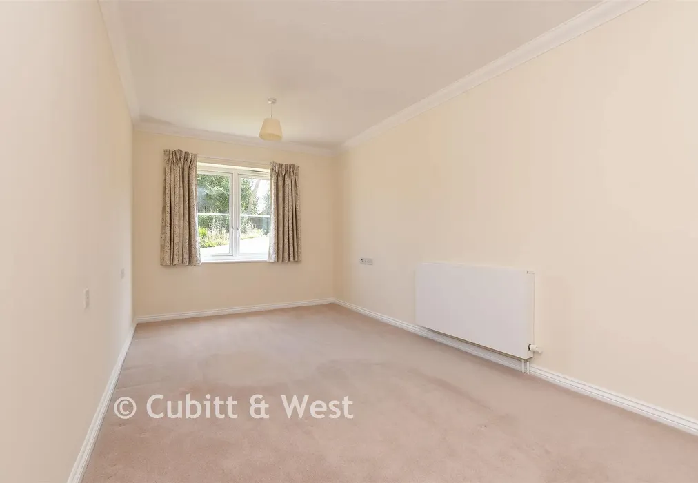 Bedroom 2 - Greenacres Lodge, Warlingham, Surrey - Wards of Kent