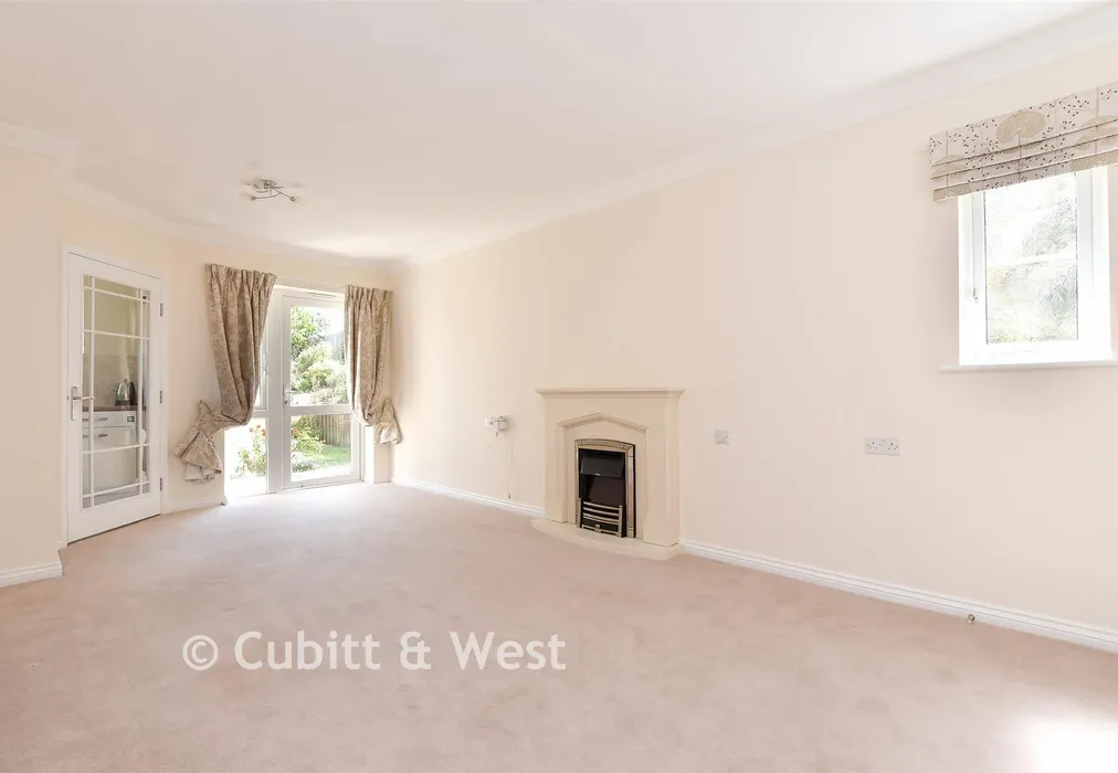 Lounge - Greenacres Lodge, Warlingham, Surrey - Wards of Kent