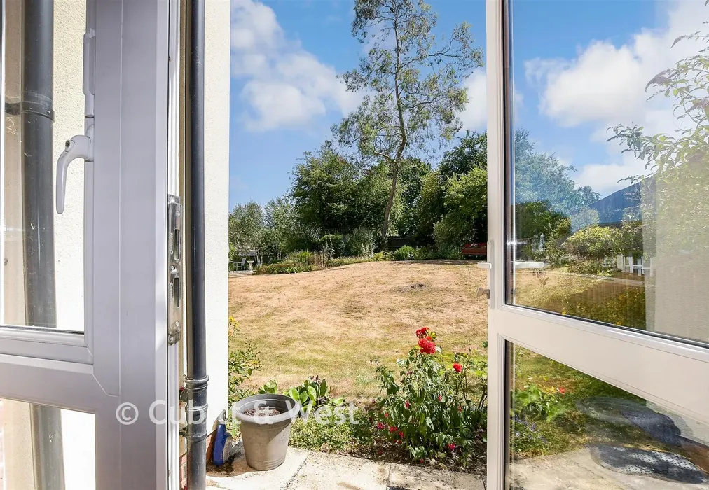 External Lifestyle Photograph - Greenacres Lodge, Warlingham, Surrey - Wards of Kent