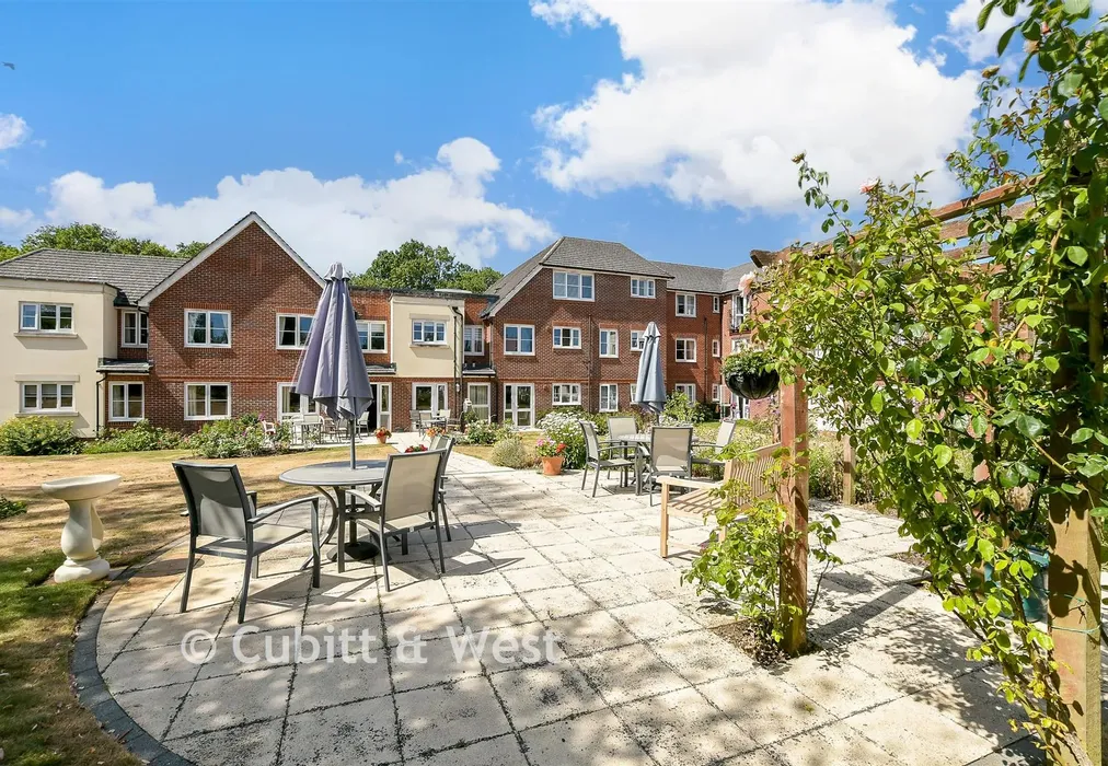 Communal Gardens - Greenacres Lodge, Warlingham, Surrey - Wards of Kent