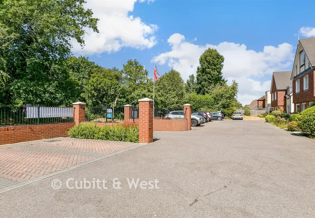 Driveway/Parking - Greenacres Lodge, Warlingham, Surrey - Wards of Kent