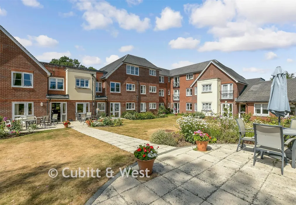 Communal Gardens - Greenacres Lodge, Warlingham, Surrey - Wards of Kent