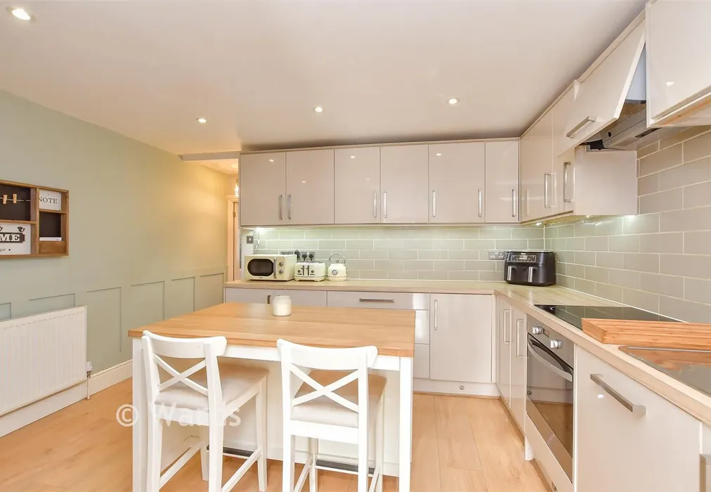 Kitchen - Skinner Street, Gillingham, Kent - Wards of Kent