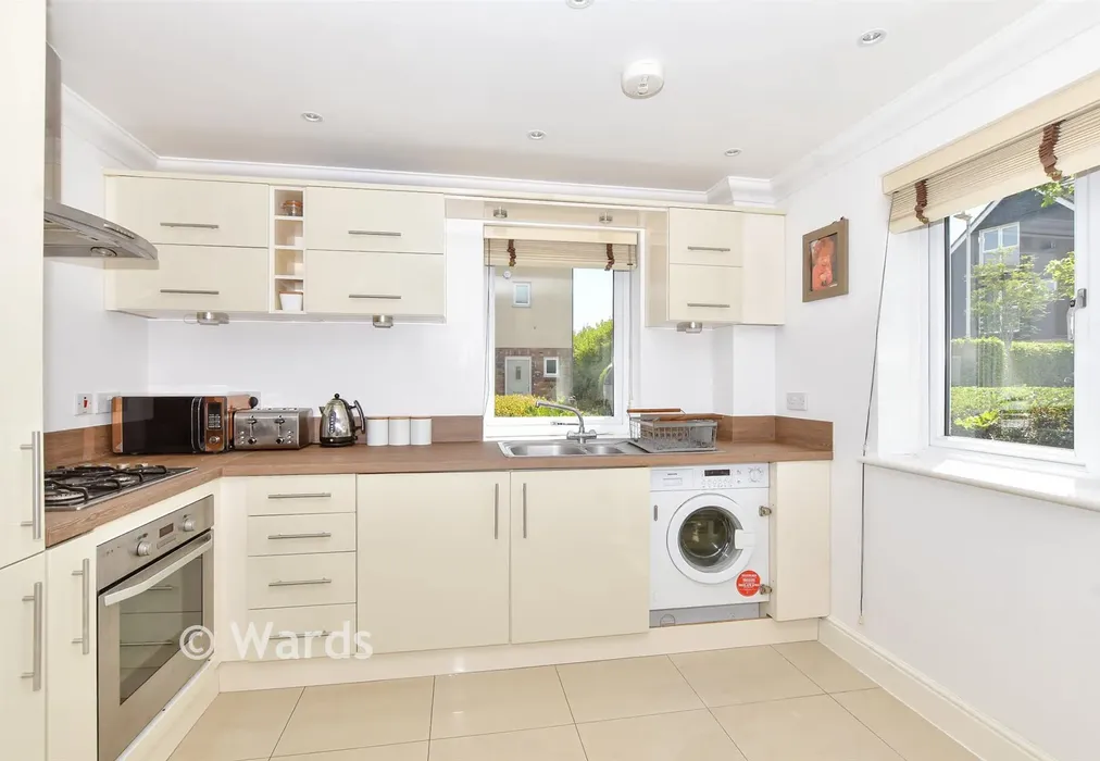Kitchen - Paxton Avenue, Hawkinge, Folkestone, Kent - Wards of Kent