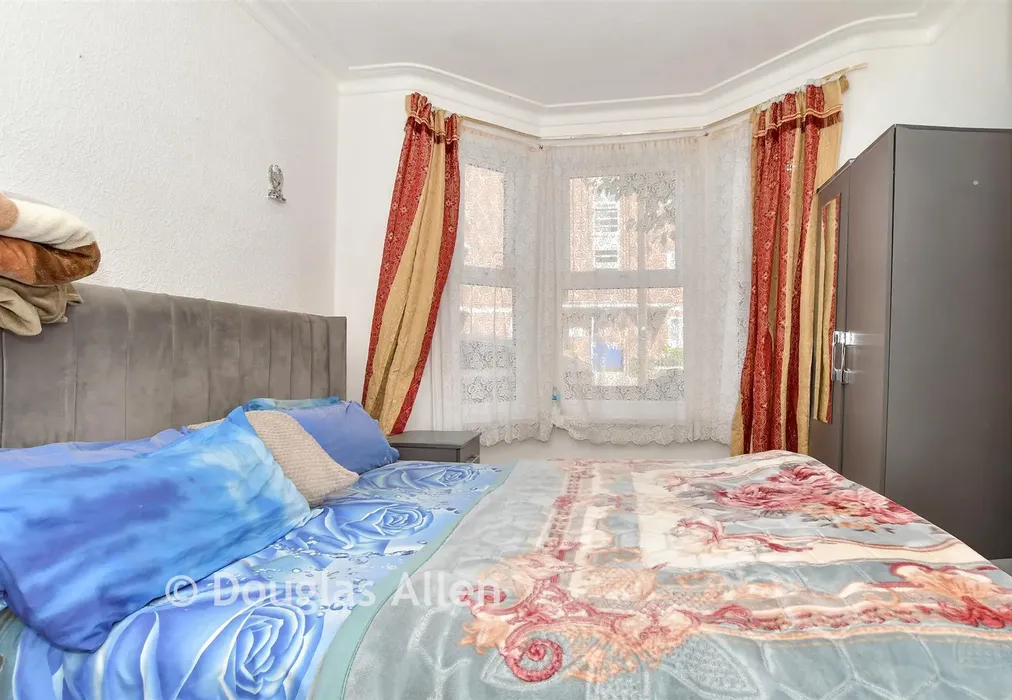 Lounge - Skeltons Lane, Leyton - Wards of Kent