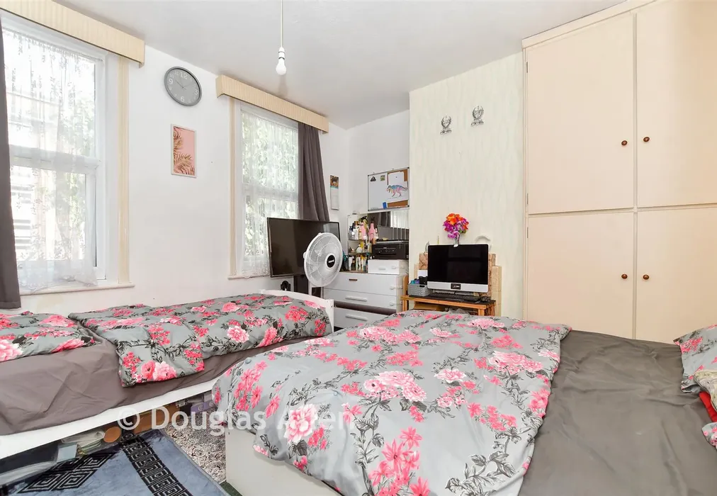 Bedroom 1 - Skeltons Lane, Leyton - Wards of Kent