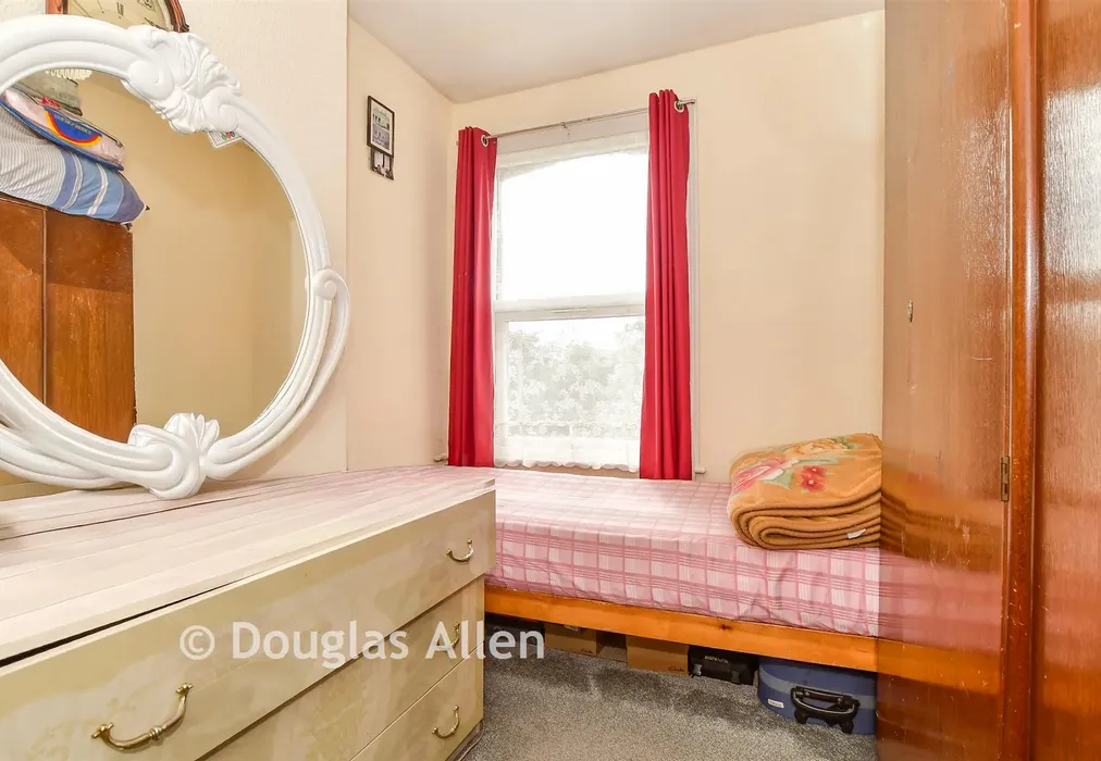 Bedroom 2 - Skeltons Lane, Leyton - Wards of Kent