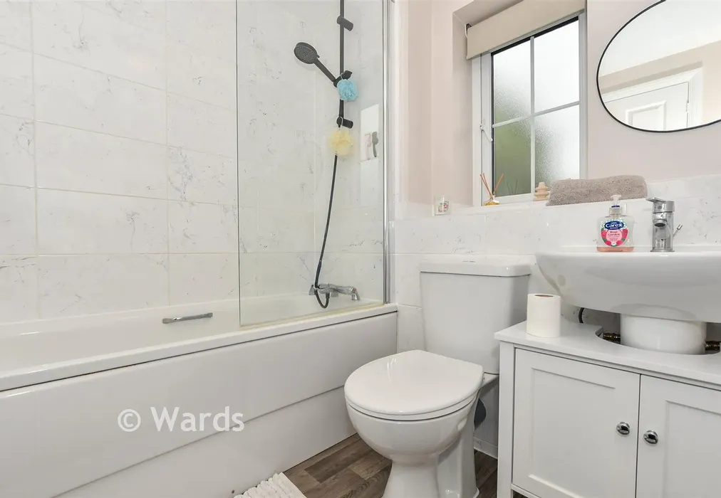 Bathroom - Long Strakes, Staplehurst, Tonbridge, Kent - Wards of Kent