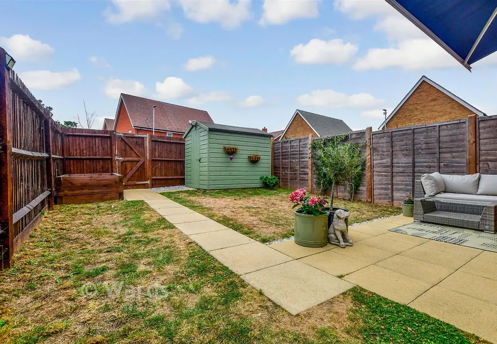 Rear Garden - Long Strakes, Staplehurst, Tonbridge, Kent - Wards of Kent