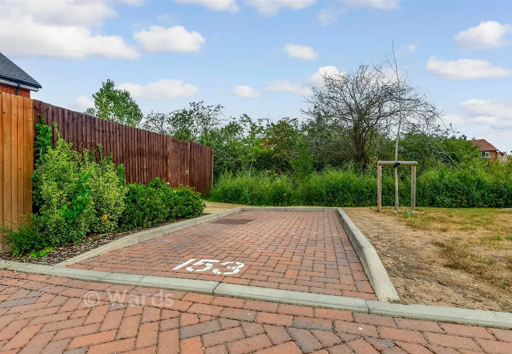 Driveway/Parking - Long Strakes, Staplehurst, Tonbridge, Kent - Wards of Kent