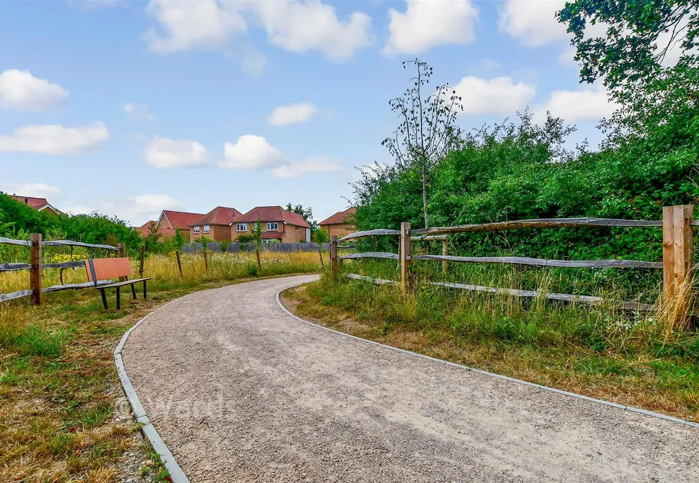 Surrounding Area - Long Strakes, Staplehurst, Tonbridge, Kent - Wards of Kent
