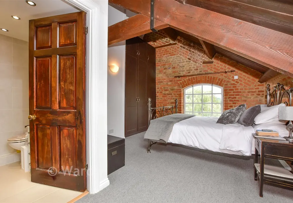 Bedroom 1 - Mill Street, East Malling, West Malling, Kent - Wards of Kent